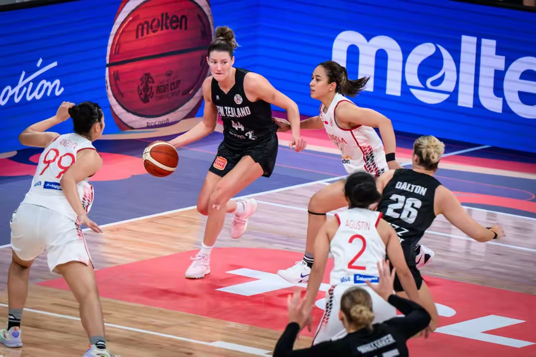 赛前中超传出新动向；塞维利亚篮板制胜；管理层表态：球迷炸锅；球探报告显示潜力(巴萨塞维利亚)