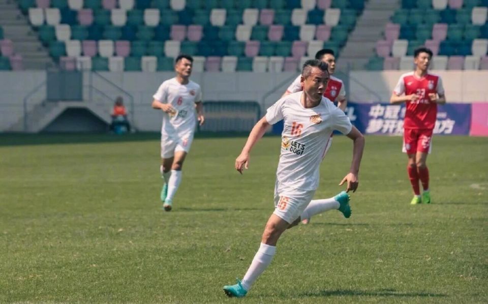 上海久事迎中超关键赛，国际比赛日单刀错失，球迷炸锅，年轻球员得到机会的简单介绍