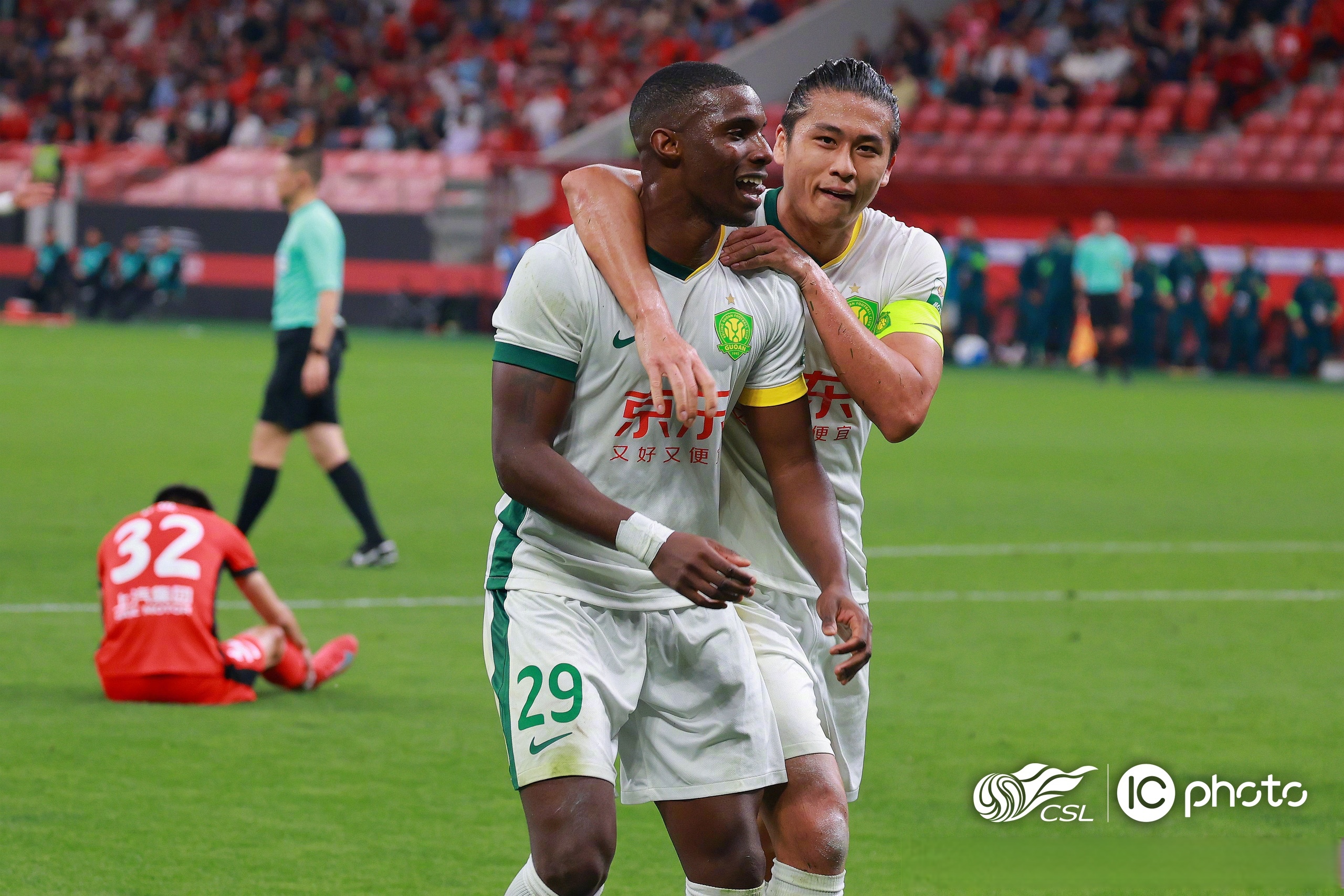 上海久事迎中超关键赛，国际比赛日单刀错失，球迷炸锅，年轻球员得到机会的简单介绍